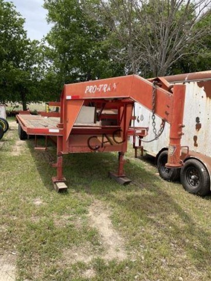 *2001 32' Pro-Trak Tandem Dual Gooseneck