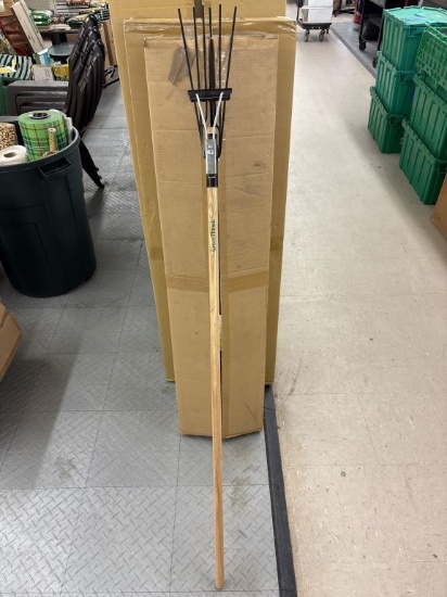 Box Lot of 10 NEW GreenThumb 6" Shrub Rakes