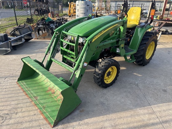John Deere 3120 HST 4WD w/JD300x Loader/Bucket