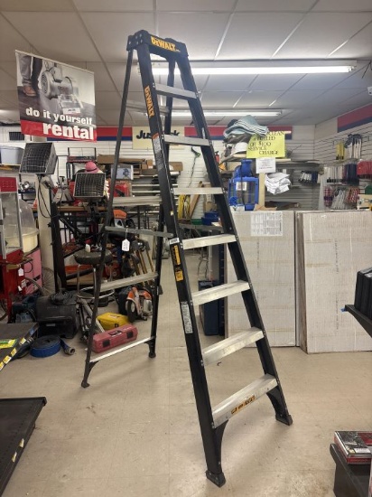 NEW Dewalt 8 ft. Fiberglass Step Ladder