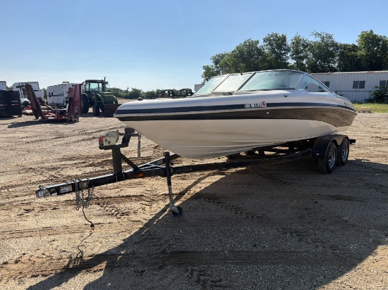 *2000 Tahoe Q7 Boat w/Mercury Motor