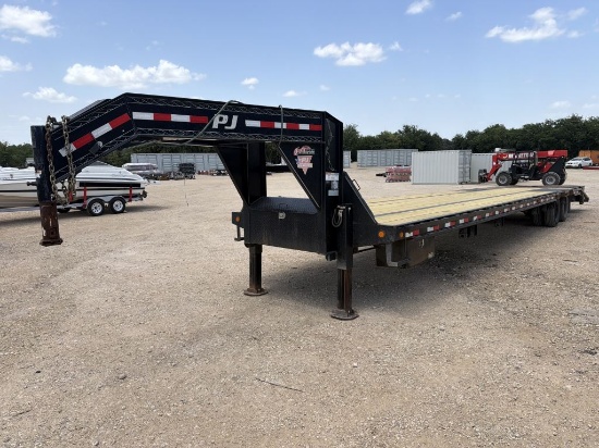 *2021 PJ T/D 40' GN Trailer w/Mega Ramps