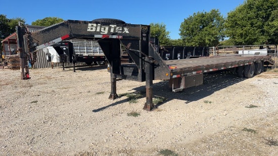 *2007 BigTex 32' GN Tandem w/Dual Pop-up Dovetail