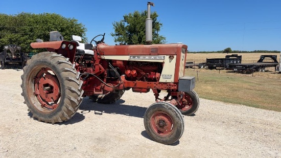 International Farmall 656 Tractor 4 Hydraulic