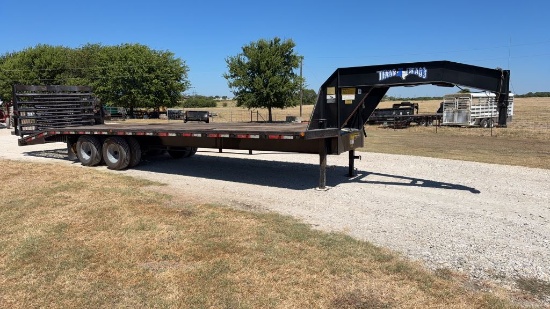 *2020 Texas Bragg 30' GN Trailer w/Hyd. Dovetail
