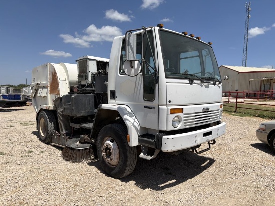 **2000 Freightliner FC-70 Street Sweeper