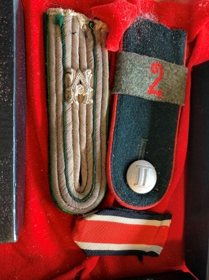 Box with Wehrmacht shoulder epaulets, Iron Cross 2nd Class ribbon
