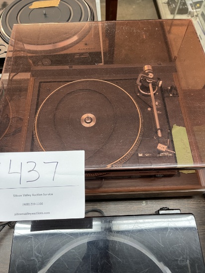 DUAL 1257 Automatic Belt Drive Turntable (spins, No Auto Function)