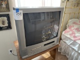 Magnavox TV/DVD/VHS player w/remote 24 inch