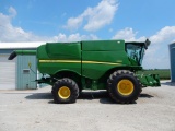 John Deere S680 Combine