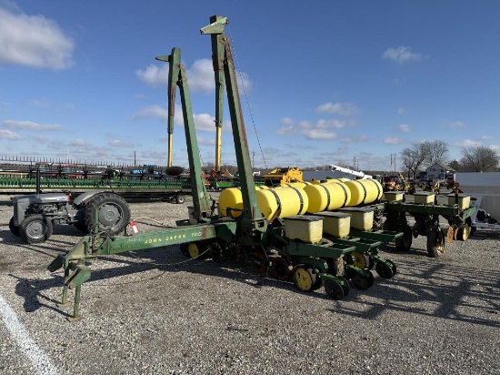 John Deere 7000 12 Row Narrow Corn Planter