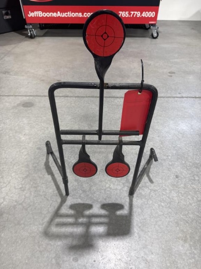 Metal swinging target