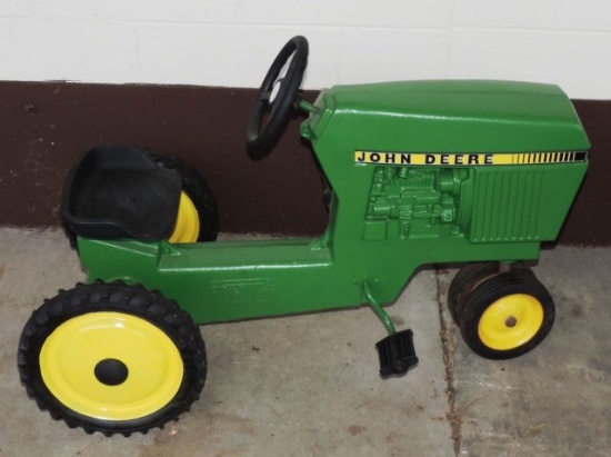 John Deere Pedal tractor