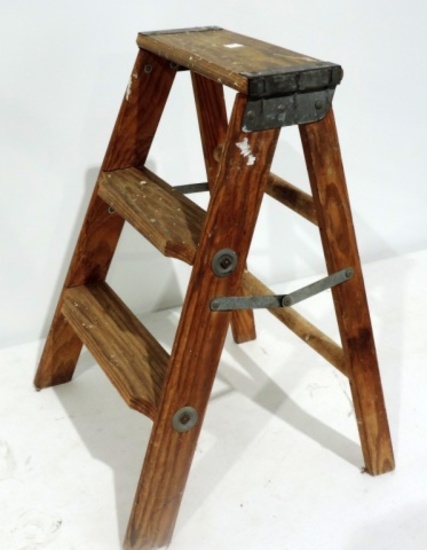 Wood 2-Step Ladder