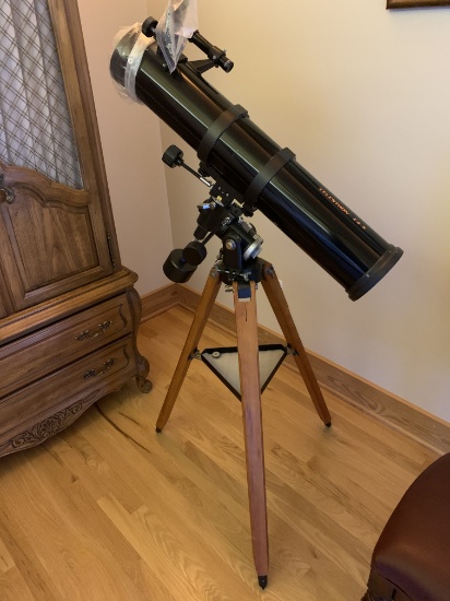 Extra Nice CELESTRON C4.5 Telescope with Tripod St