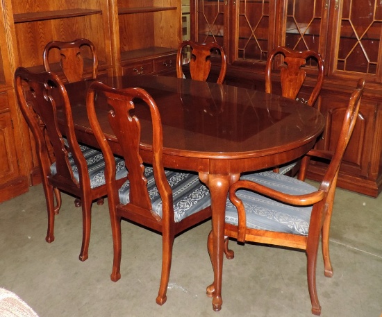 Thomasville Dinning Table and 6 Chairs