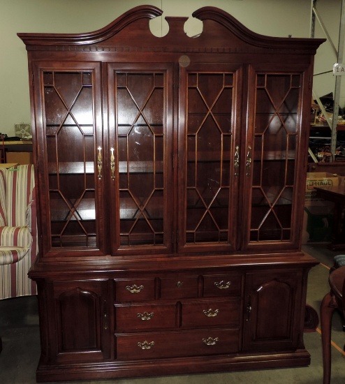 Thomasville Furniture Mahogany China Hutch