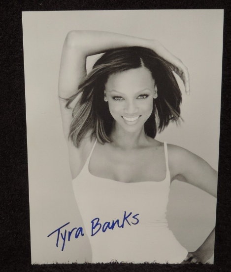 Autographed 5x7 Photo of Tyra Banks