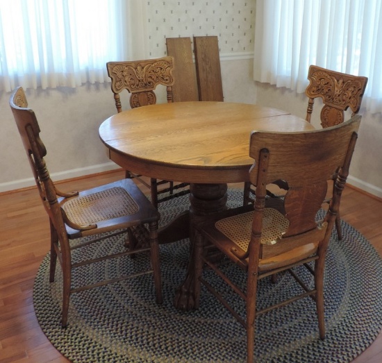 7 Pc. Antique Round Oak Dinning Table & Chair Set