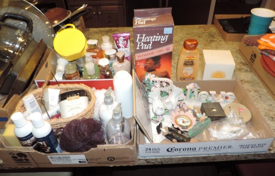 Lot of Porcelains and Bathroom Items