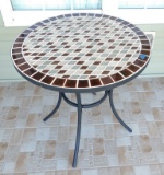 Nice Heavy Out Door Round Table with Metal Base