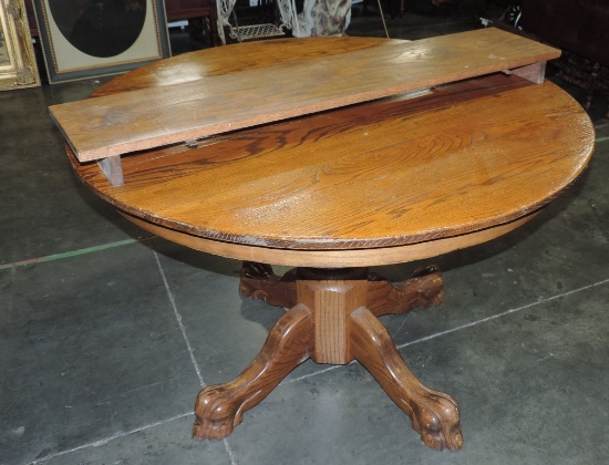 Oak Claw Foot Round Dinning Table With Extra Leaf