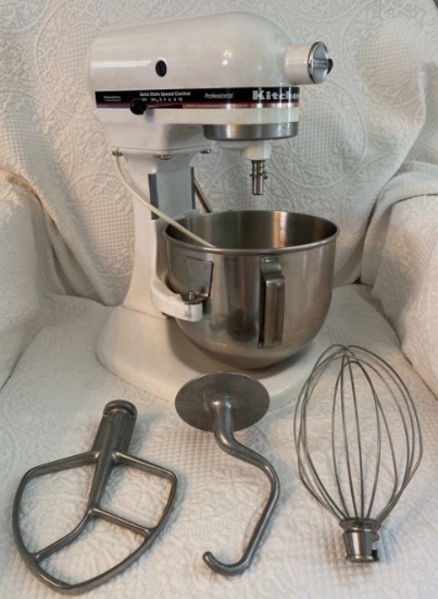 Kitchen Aid Mixer with Accessories