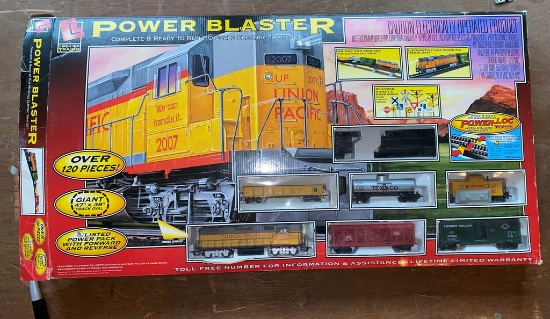 Power Blaster HO Scale Electric Train Set