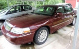 Extra Nice 2002 Lincoln Town Car