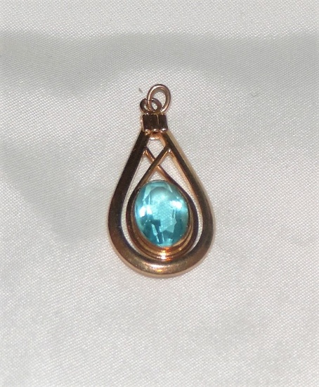 Beautiful 14kt. Gold Blue Topaz Pendant