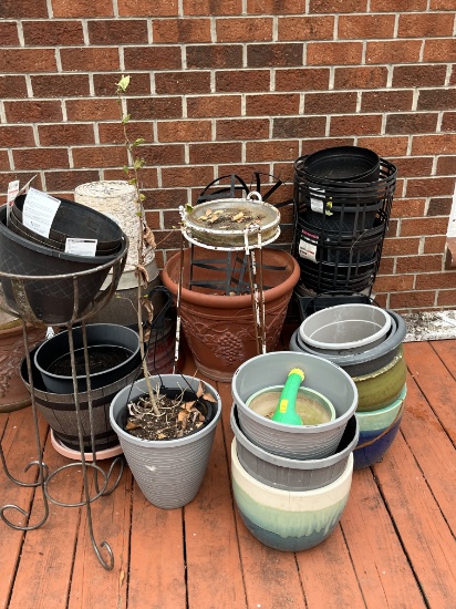 Outdoor Flower Pot Lot