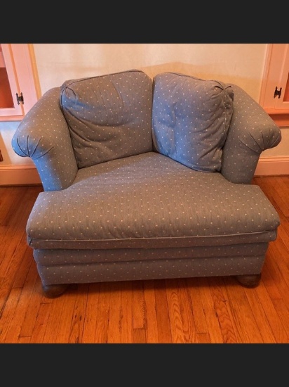Fine Design Love Seat