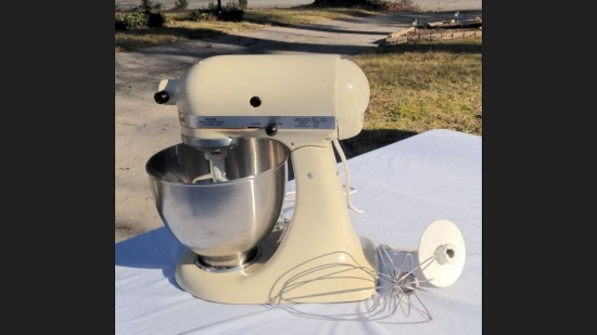 Vintage Tilt Top KitchenAid Mixer