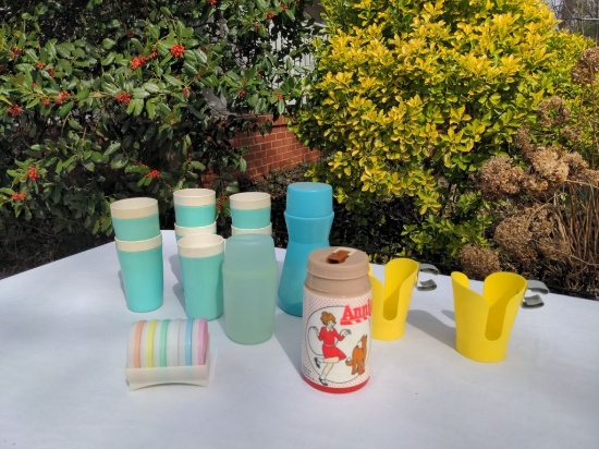 Lot of Tupperware and Other Plasticware