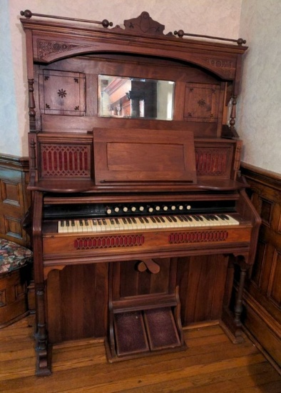 Antique Victorian W.W. Kimball Organ