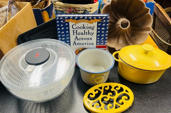 Lot of Kitchen Items