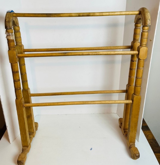 Natural Finish Maple Quilt Stand