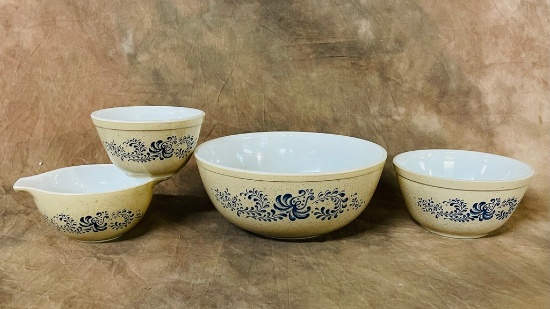 4 Pieces Of Vintage Homestead Pyrex Glassware