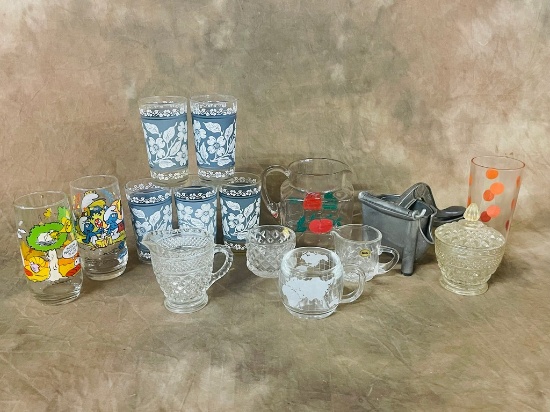 Tray Lot Cartoon & Vintage Drink Glasses