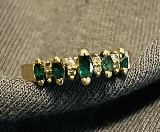 14Kt Gold Emerald and Diamond Chip Ring