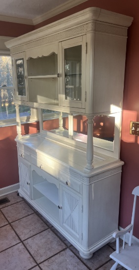 Beautiful Broyhill 2 Piece Hutch
