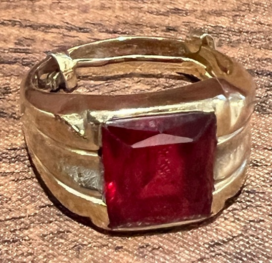 10 Kt. Gold with Red Glass Stone