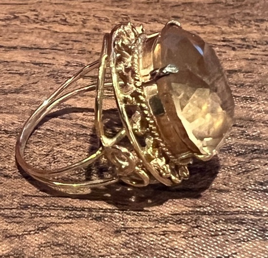 14 Kt Gold Ring with Large Glass Stone