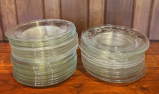 (26) Clear Glass Dessert Plates