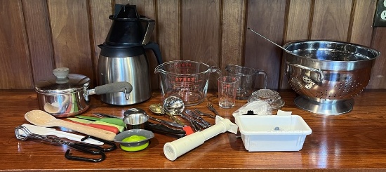 Lot of Kitchen Items