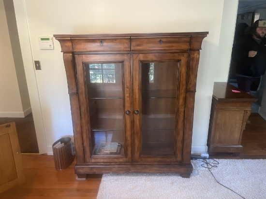 Extra Nice Kincaid 2 Door China Hutch