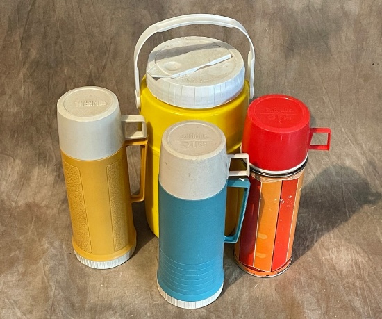 (4) Retro Thermos Group