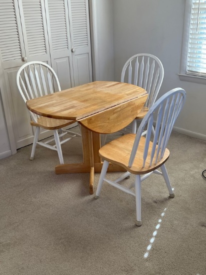 Round Dropleaf Dinette Table and Four Chairs
