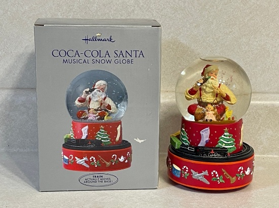 Hallmark Coca Cola Musical Snow Globe Santa In Box