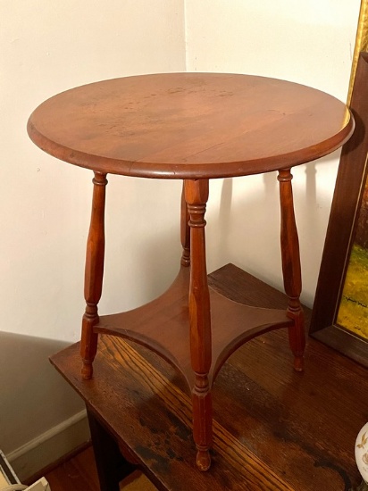 Round Maple Parlor Table